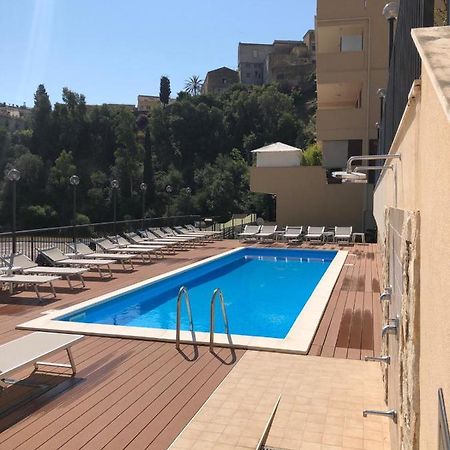 Casa Vacanza "Ilenia" - タオルミーナ エクステリア 写真